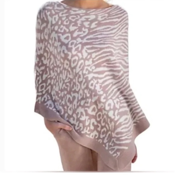 Barefoot Dreams Cozy Chic Ultra Lite Poncho, Tan/Beige Animal Print, One Size - Picture 1 of 13